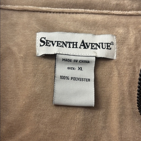 Vintage velour Tan and Black Zip-Up Jacket size xl - Picture 4 of 7